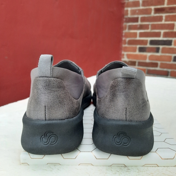 Clarks Cloudsteppers Sillian 2.0 Ease Slip On Comfort Flats Gray 6 Loafers - Picture 6 of 11